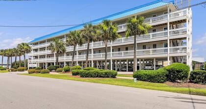 Walk to Beach & Pier: Quiet Retreat in Surf City