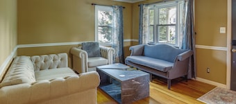 Charming Monroe Township Home - 13 Mi to RU!