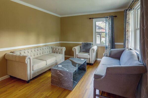 House (2 Bedrooms) | Interior