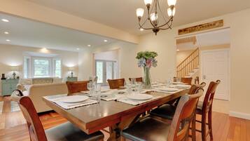 House (5 Bedrooms) | Interior