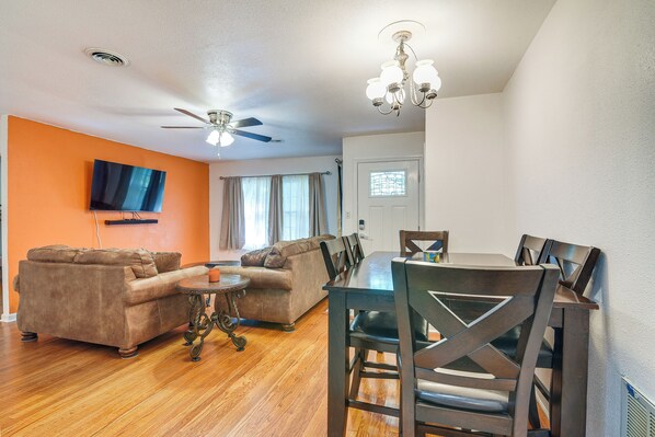 House (3 Bedrooms) | Interior - Lake Jackson Home w/ Yard, 14 Mi to Beaches! (Lake Jackson)