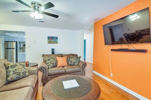 House (3 Bedrooms) | Interior - Lake Jackson Home w/ Yard, 14 Mi to Beaches! (Lake Jackson)