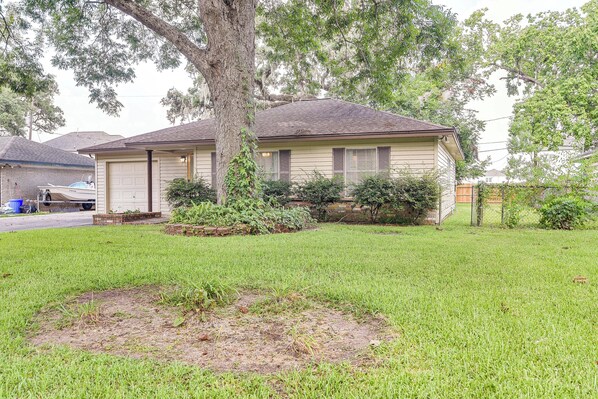House (3 Bedrooms) | Interior - Lake Jackson Home w/ Yard, 14 Mi to Beaches! (Lake Jackson)