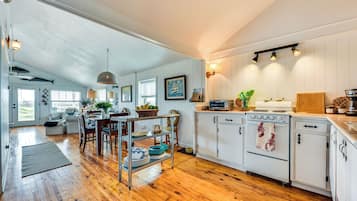 Cottage (2 Bedrooms) | Interior