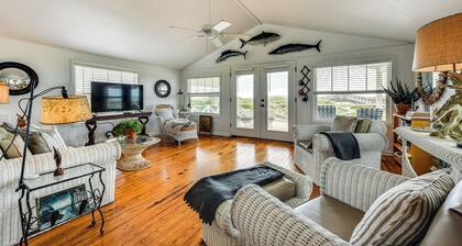 Oceanfront Amelia Island Cottage: Deck & Boardwalk