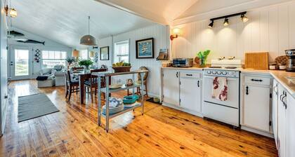 Oceanfront Amelia Island Cottage: Deck & Boardwalk