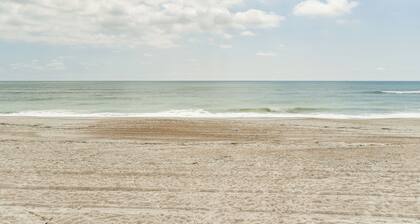 Oceanfront Amelia Island Cottage: Deck & Boardwalk