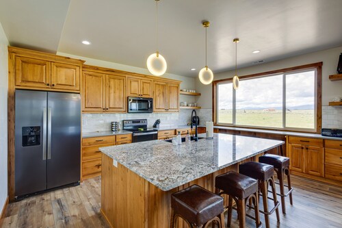 Mountain-view Island Park Cabin Near Outdoor Rec!