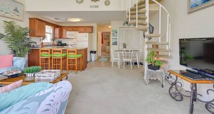 Balcony & Community Perks: Condo in Surfside Beach