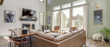 Ferienhaus (5 Bedrooms) | Wohnbereich | Fernseher, Kamin