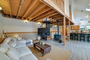 Interior - Catskills Mountain Cabin in Bloomville! (Bloomville)
