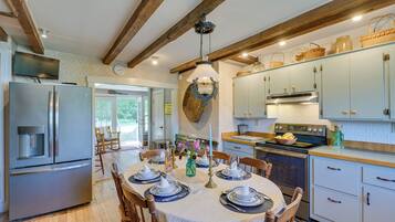 House (4 Bedrooms) | Interior