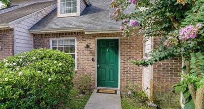 4 Mi to Dtwn: Pet-friendly Abode in Tallahassee!