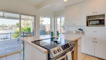 House (4 Bedrooms) | Private kitchen