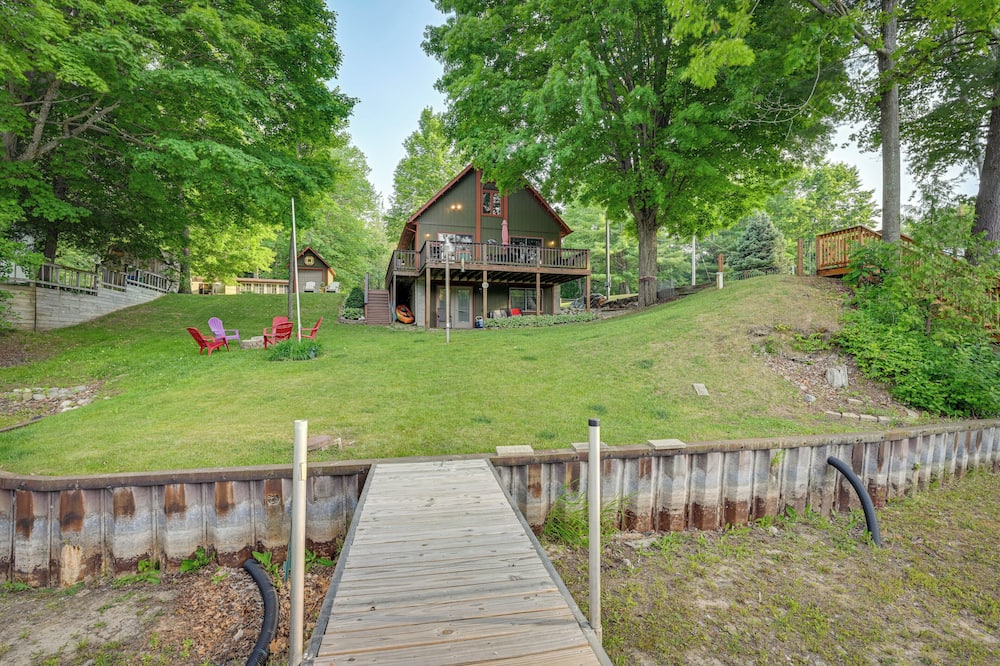 Peaceful Waterfront Cabin on Tittabawassee River! - Gladwin, MI