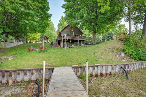 Peaceful Waterfront Cabin on Tittabawassee River!
