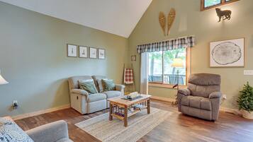 House (2 Bedrooms) | Interior