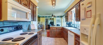 阿肯色州寬敞住所,附陽台和火坑