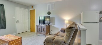 Cozy Youngstown Apartment w/ Central A/C + Heating