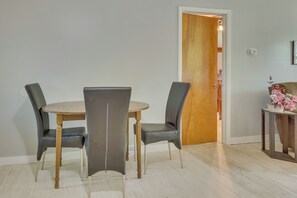Interior - Cozy Youngstown Apartment w/ Central A/C + Heating (Poland)