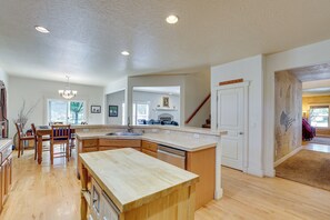 House (4 Bedrooms) | Interior