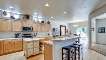 House (4 Bedrooms) | Interior