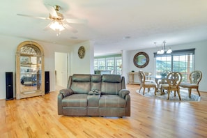 House (3 Bedrooms) | Interior