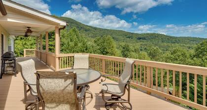 Hendersonville Retreat w/ Mtn Views & Deck!