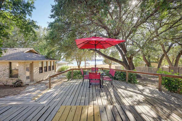 House (3 Bedrooms) | Interior - Deck + Cliffside Belton Lake Views: Temple Retreat (Temple)