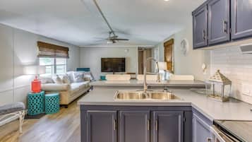 House (2 Bedrooms) | Interior