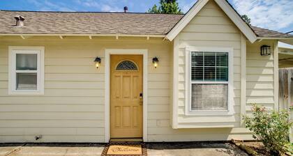 Cozy Shenandoah Home < 2 Mi to The Woodlands Mall!