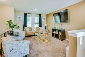 Front of property - Cozy Missouri Retreat w/ Deck & Grill, Near Hiking (Lee's Summit)