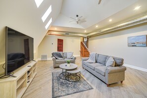 Apartment (3 Bedrooms) | Front of property - Walk to Dtwn & Waterfront: Roomy Troy Apt (Troy)