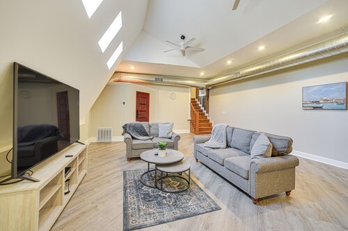 Walk to Dtwn & Waterfront: Roomy Troy Apt