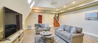 Walk to Dtwn & Waterfront: Roomy Troy Apt