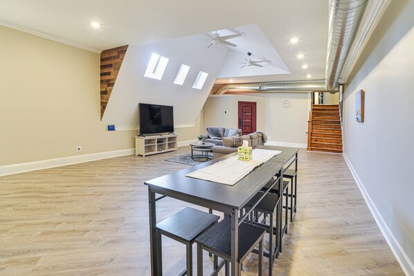 Apartment (3 Bedrooms) | Interior - Walk to Dtwn & Waterfront: Roomy Troy Apt (Troy)