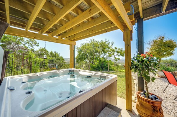 Fredericksburg Retreat W/ Private Hot Tub & Patio! - Fredericksburg, TX
