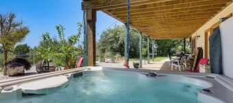 Fredericksburg Retreat w/ Hot Tub, Patio & Views