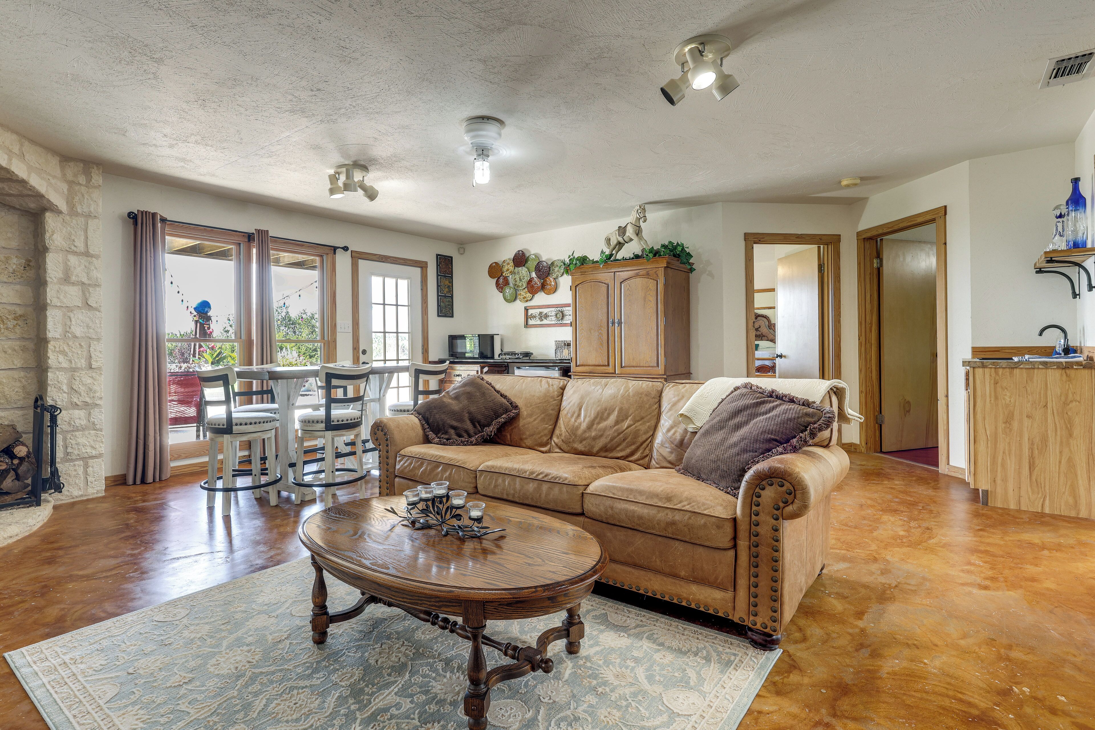 House (2 Bedrooms) | Interior