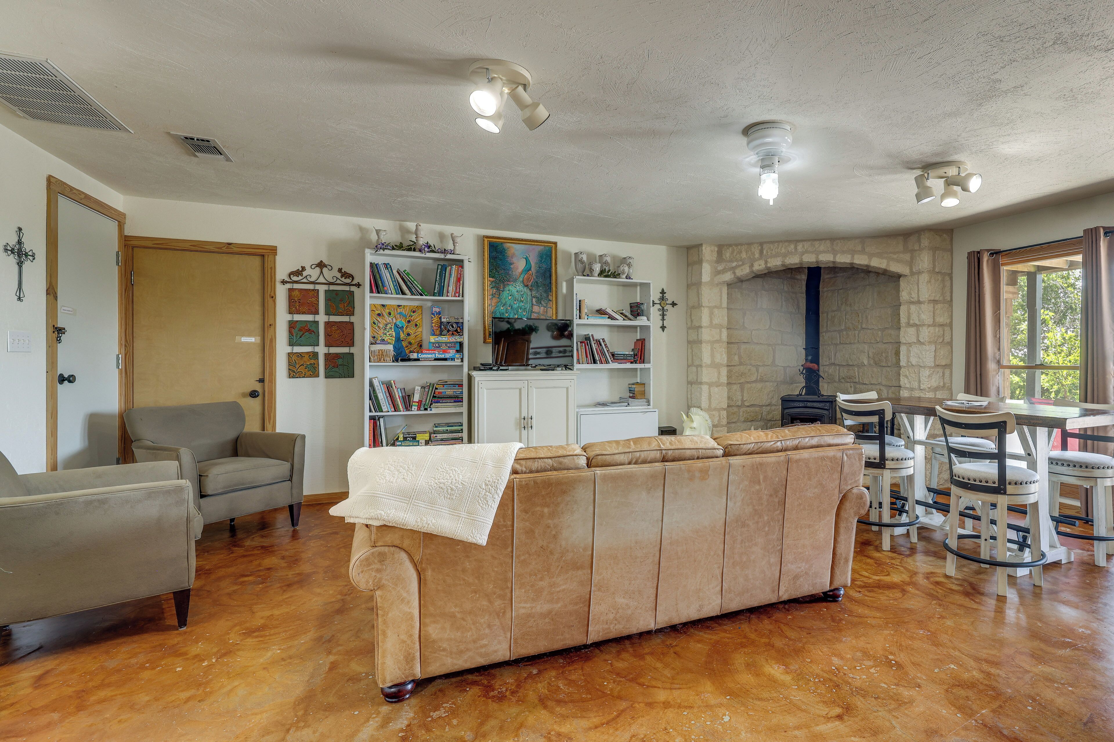 House (2 Bedrooms) | Interior