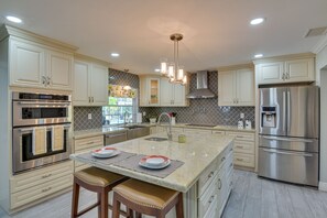 Casa (3 Bedrooms) | Cocina privada | Microondas, horno, parrilla de estufa y lavavajillas 