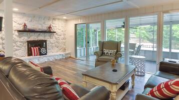 House (4 Bedrooms) | Interior