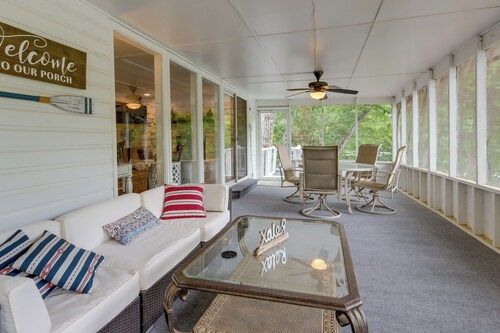 Dock + Screened Porch: Lake of the Ozarks Getaway!