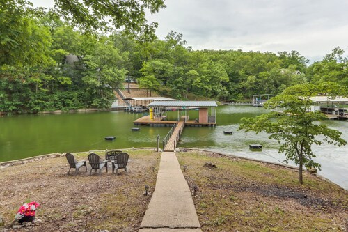 Dock + Screened Porch: Lake of the Ozarks Getaway!