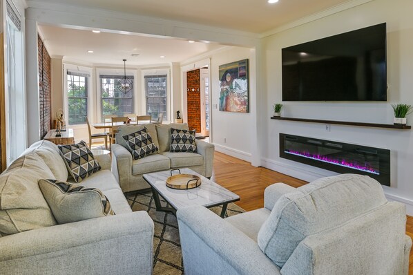 TV, fireplace
