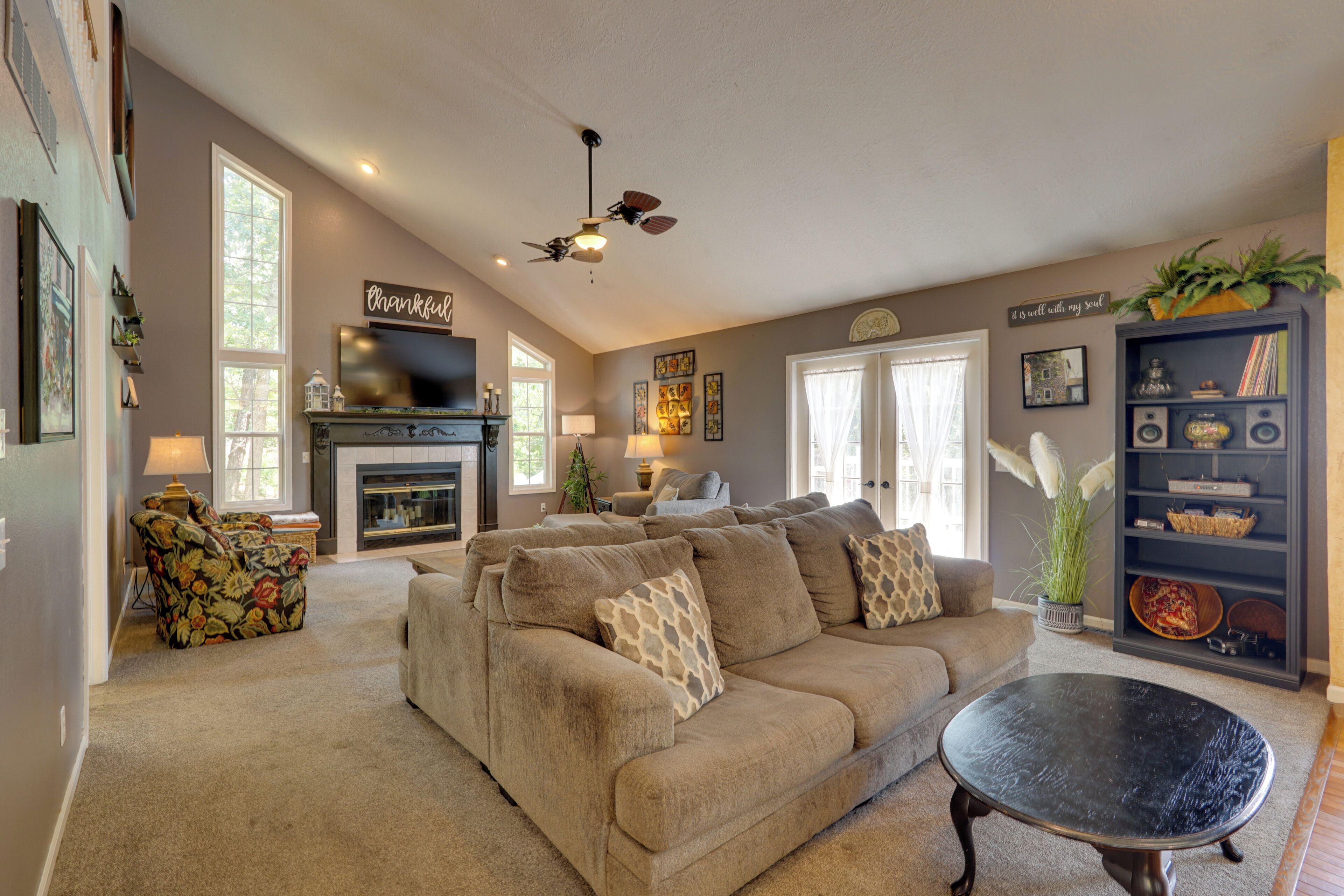 House (5 Bedrooms) | Interior