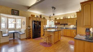 House (5 Bedrooms) | Interior