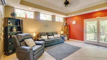 House (5 Bedrooms) | Interior
