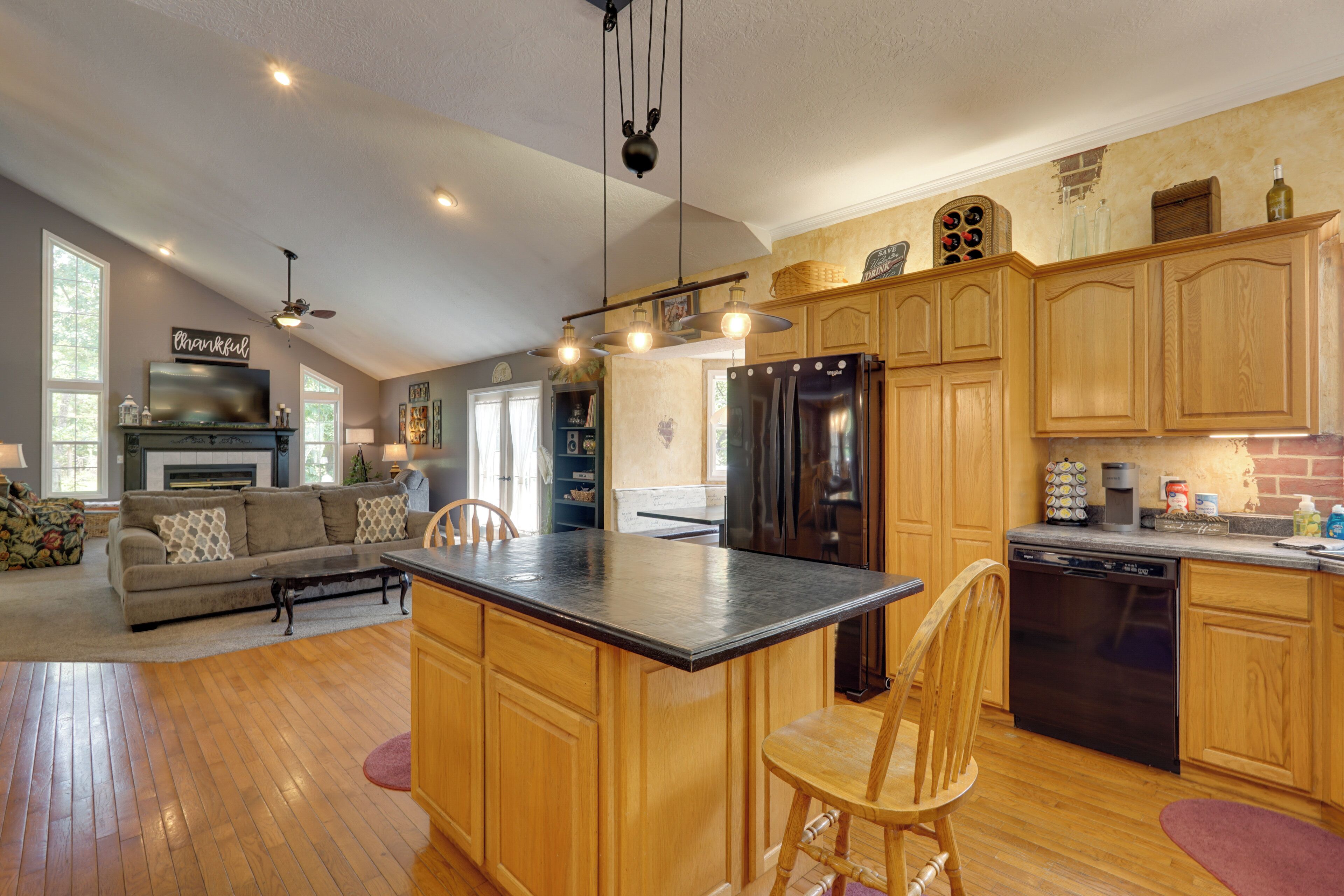 House (5 Bedrooms) | Interior