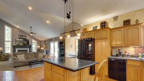 Unclassified image, 4 of 52, button - Spacious Family Home Near Lake of the Ozarks! (Camdenton)